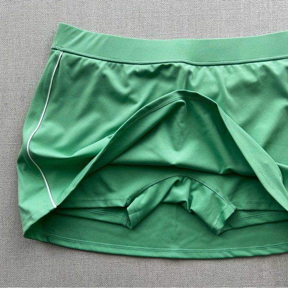 SPORTY & RICH 2-Piece Green Bonded Sport Bra and Skort Set - Picture 16 of 16